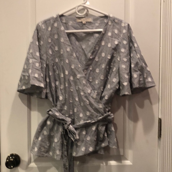Loft wrap tie top. Grey and white L - Picture 1 of 2